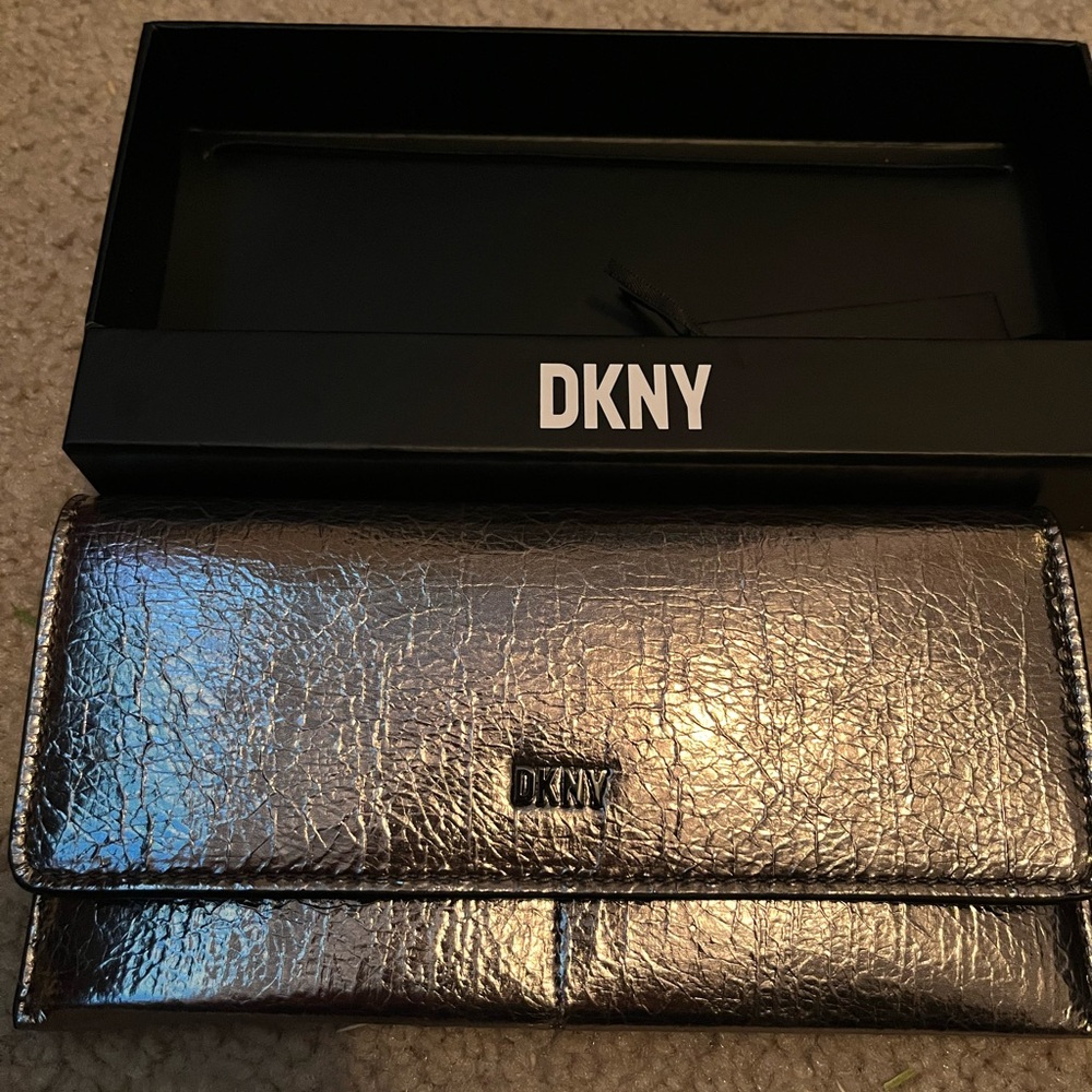 DKNY wallet